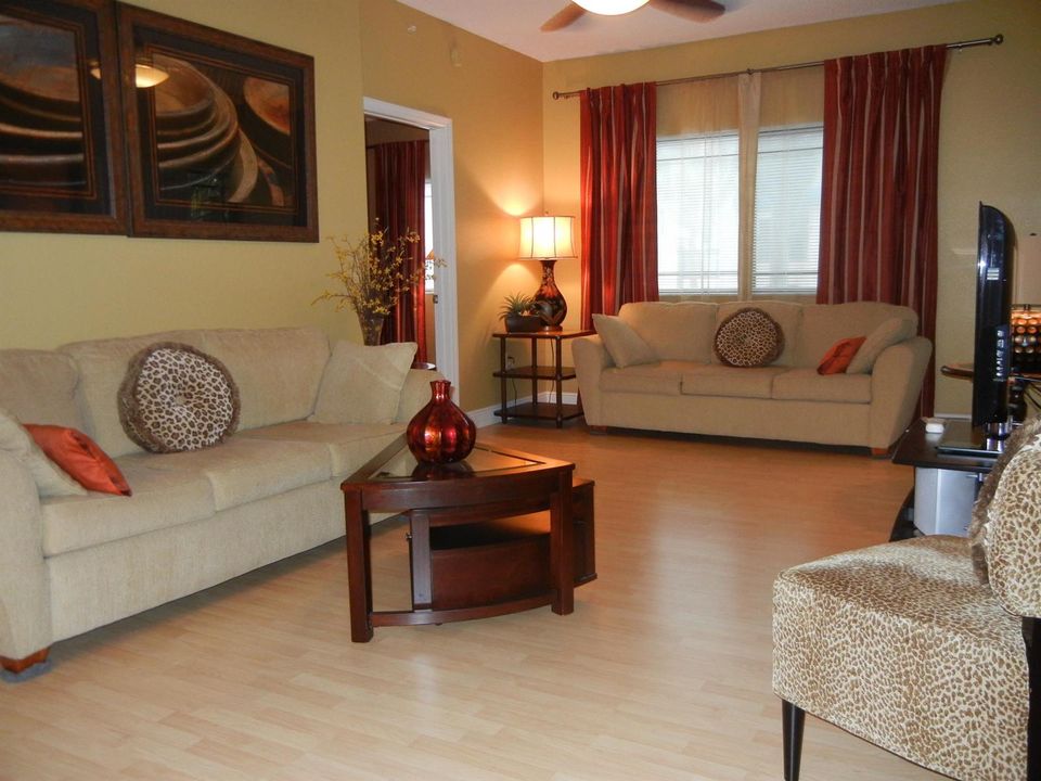 Active With Contract: $198,000 (2 beds, 2 baths, 1149 Square Feet)