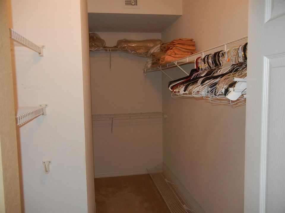 Active With Contract: $198,000 (2 beds, 2 baths, 1149 Square Feet)