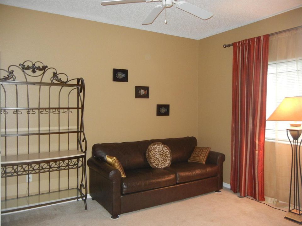 Active With Contract: $198,000 (2 beds, 2 baths, 1149 Square Feet)