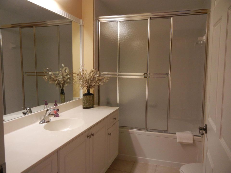 Active With Contract: $198,000 (2 beds, 2 baths, 1149 Square Feet)