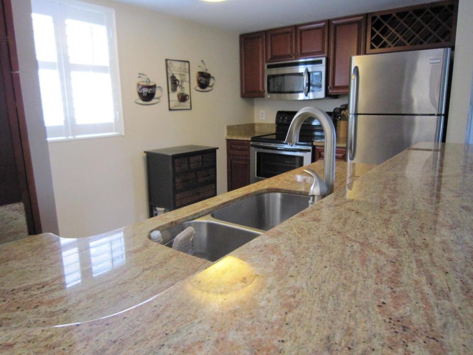 Active With Contract: $158,900 (1 beds, 1 baths, 760 Square Feet)