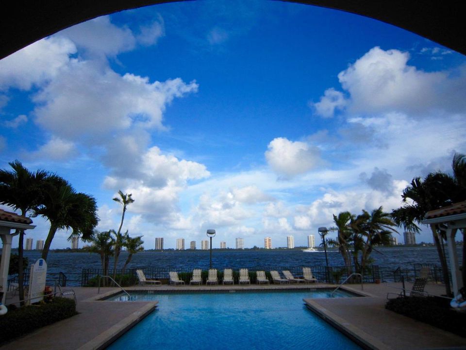 Active With Contract: $158,900 (1 beds, 1 baths, 760 Square Feet)