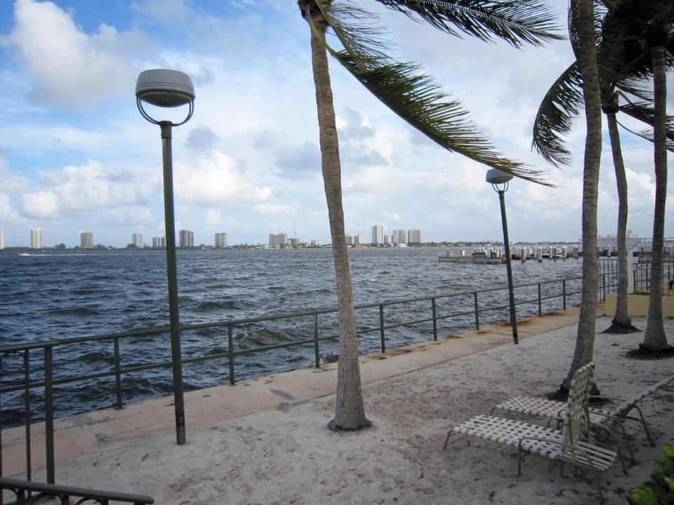 Active With Contract: $158,900 (1 beds, 1 baths, 760 Square Feet)