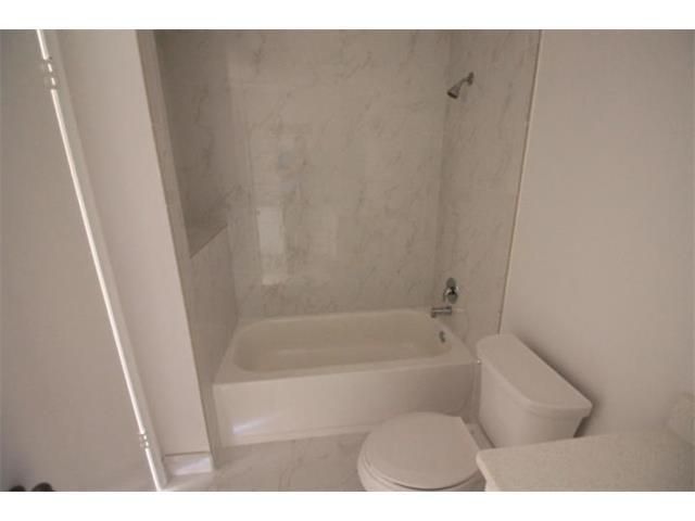 Activo con contrato: $209,000 (3 camas, 2 baños, 1332 Pies cuadrados)