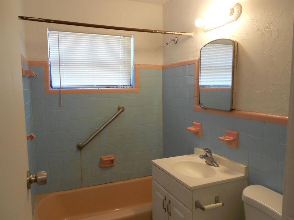 Active With Contract: $133,900 (0 beds, 0 baths, 1404 Square Feet)