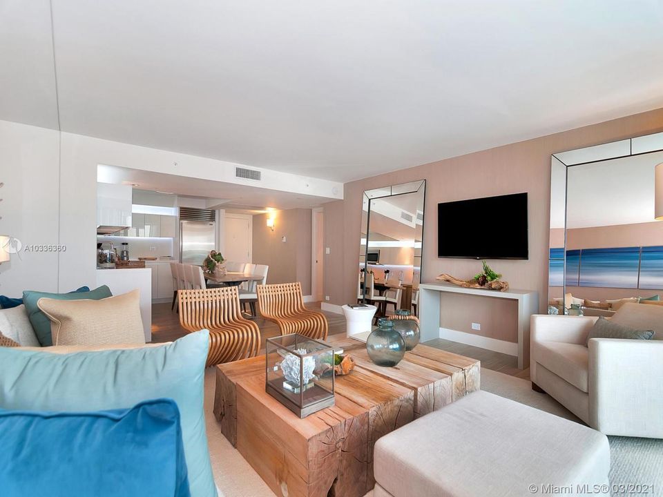 Recently Sold: $2,999,000 (3 beds, 3 baths, 1925 Square Feet)