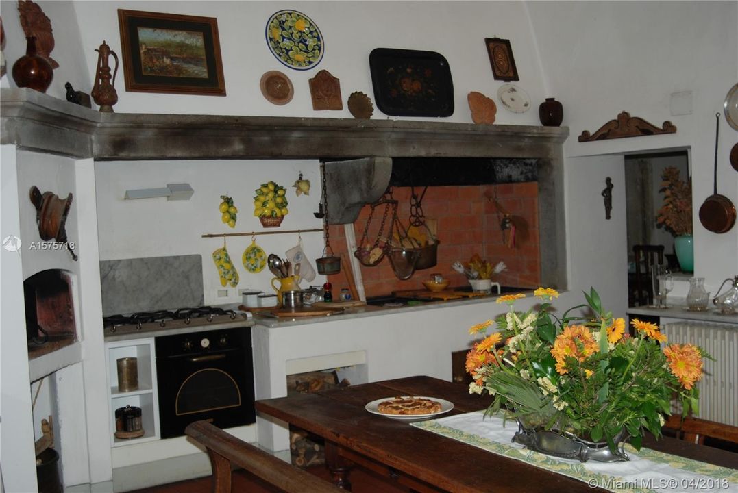 Traditional Tuscan Kitchen ...
