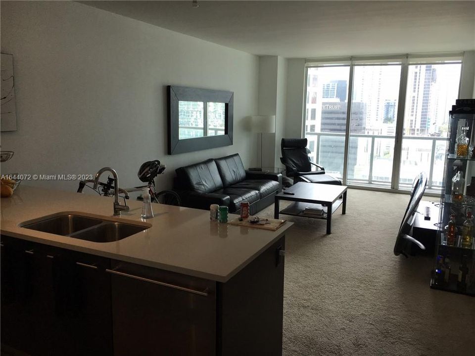 For Sale: $460,000 (1 beds, 1 baths, 738 Square Feet)