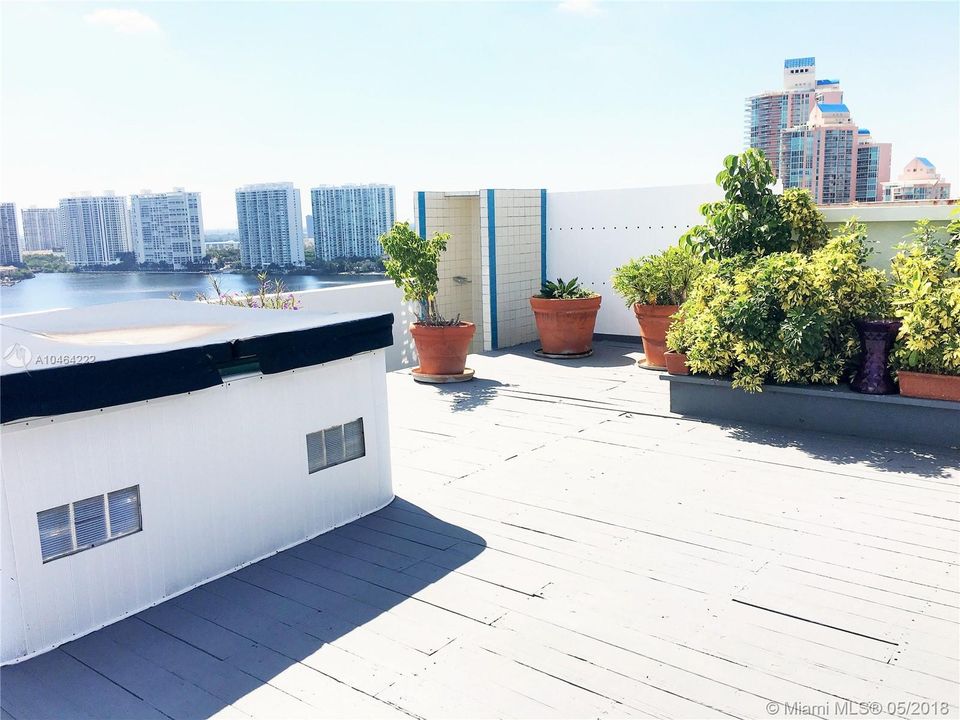 Recently Sold: $1,290,000 (3 beds, 3 baths, 2403 Square Feet)