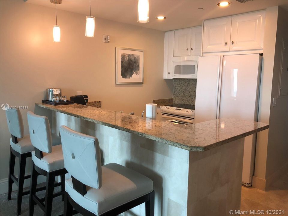 Recently Sold: $1,030,000 (1 beds, 2 baths, 1002 Square Feet)