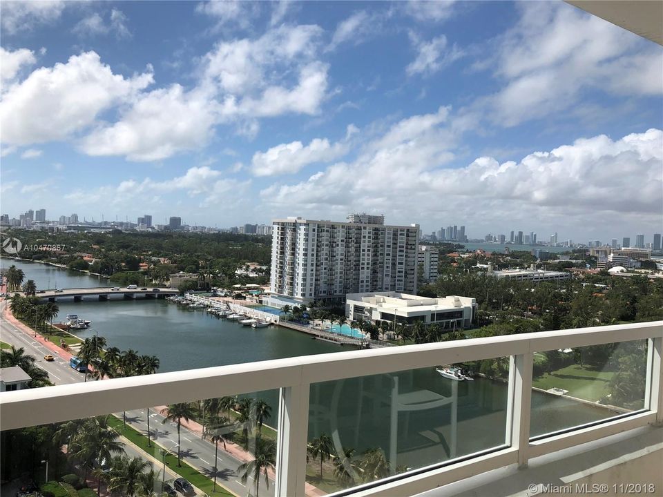 Recently Sold: $1,030,000 (1 beds, 2 baths, 1002 Square Feet)