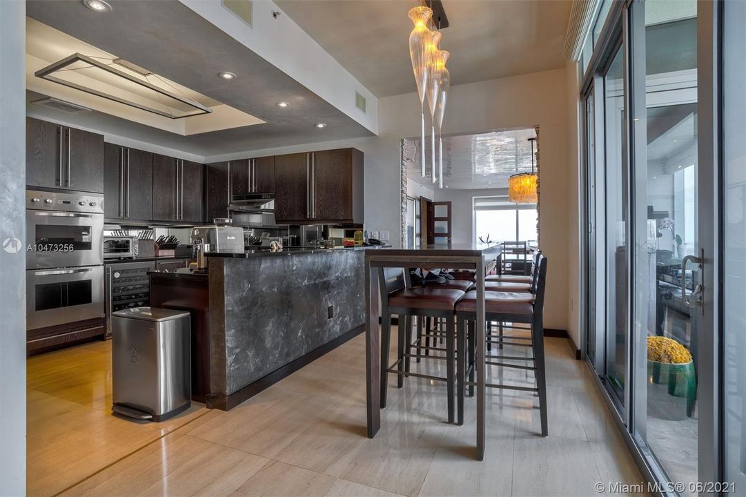 Recently Sold: $3,289,000 (3 beds, 3 baths, 3253 Square Feet)