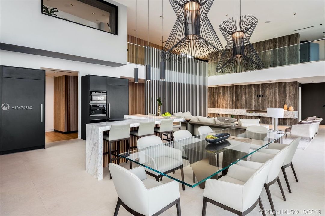 Недавно продано: $4,995,000 (5 спален, 5 ванн, 5010 Квадратных фут)