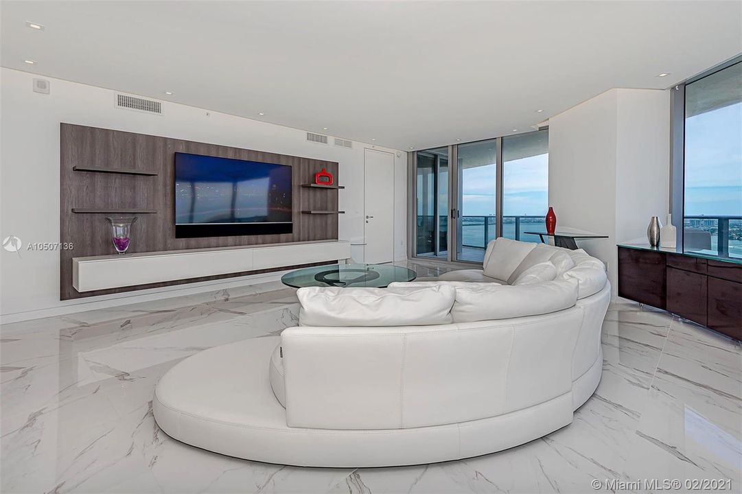 Recently Sold: $1,750,000 (3 beds, 4 baths, 2018 Square Feet)