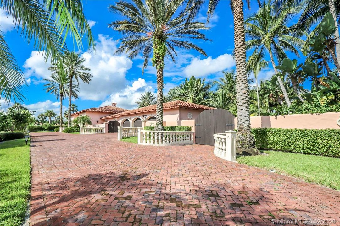 Recently Sold: $1,340,000 (7 beds, 7 baths, 7744 Square Feet)