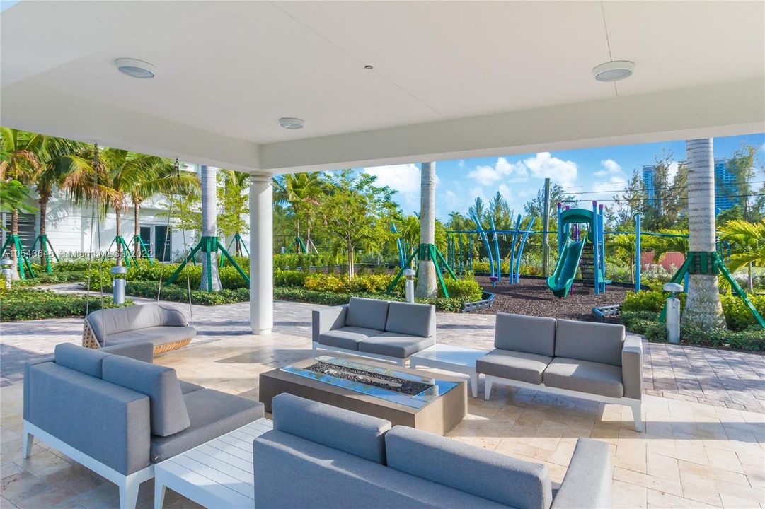 Recently Sold: $1,950,000 (3 beds, 3 baths, 2599 Square Feet)