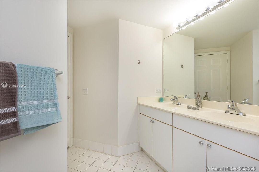 最近租的: $2,150 (2 贝兹, 2 浴室, 1024 平方英尺)