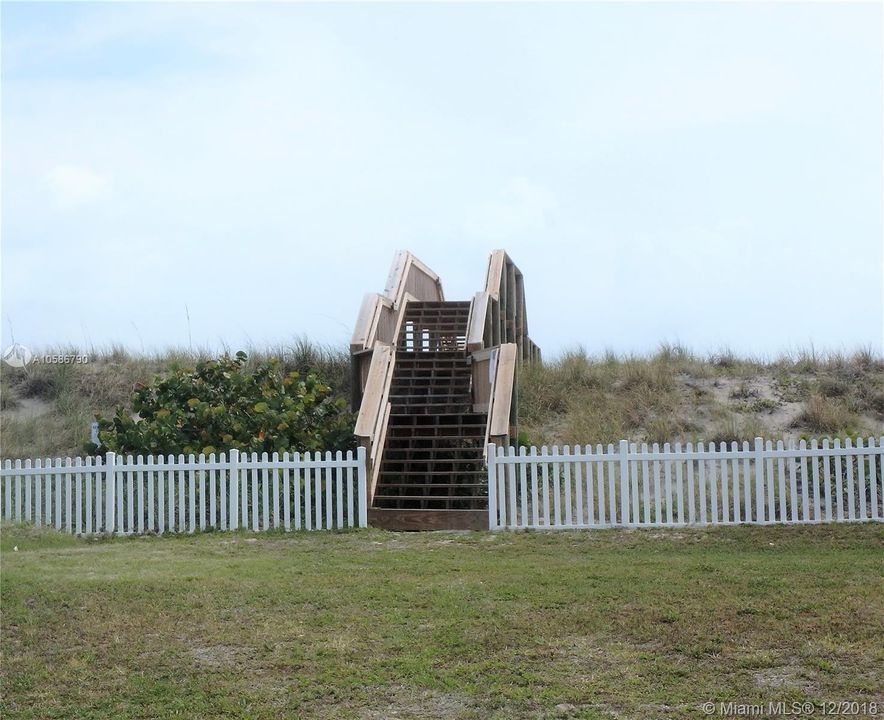 Недавно продано: $360,000 (0.10 acres)