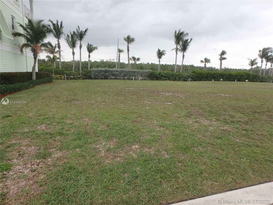 Vendido Recientemente: $170,000 (0.09 acres)