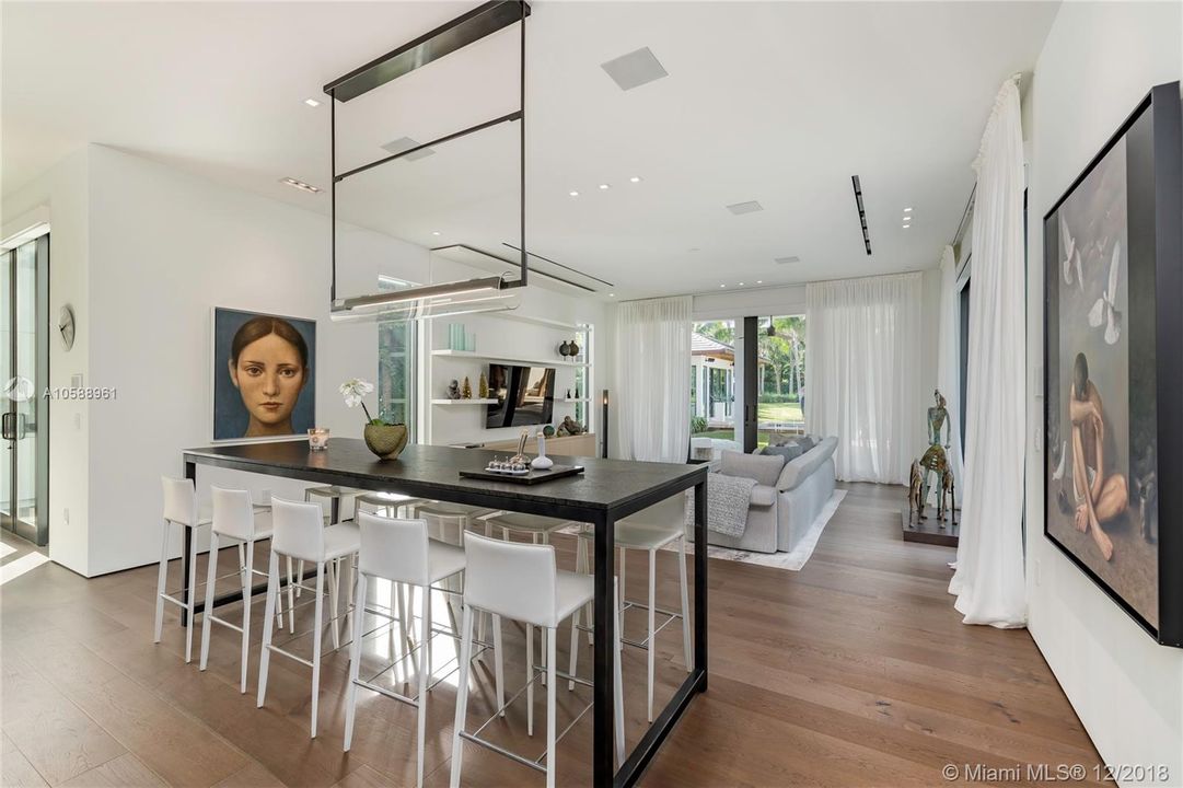 Vendido Recientemente: $17,500,000 (6 camas, 9 baños, 0 Pies cuadrados)