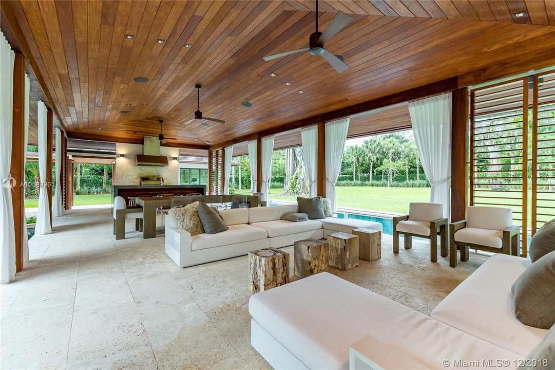 Vendido Recientemente: $17,500,000 (6 camas, 9 baños, 0 Pies cuadrados)