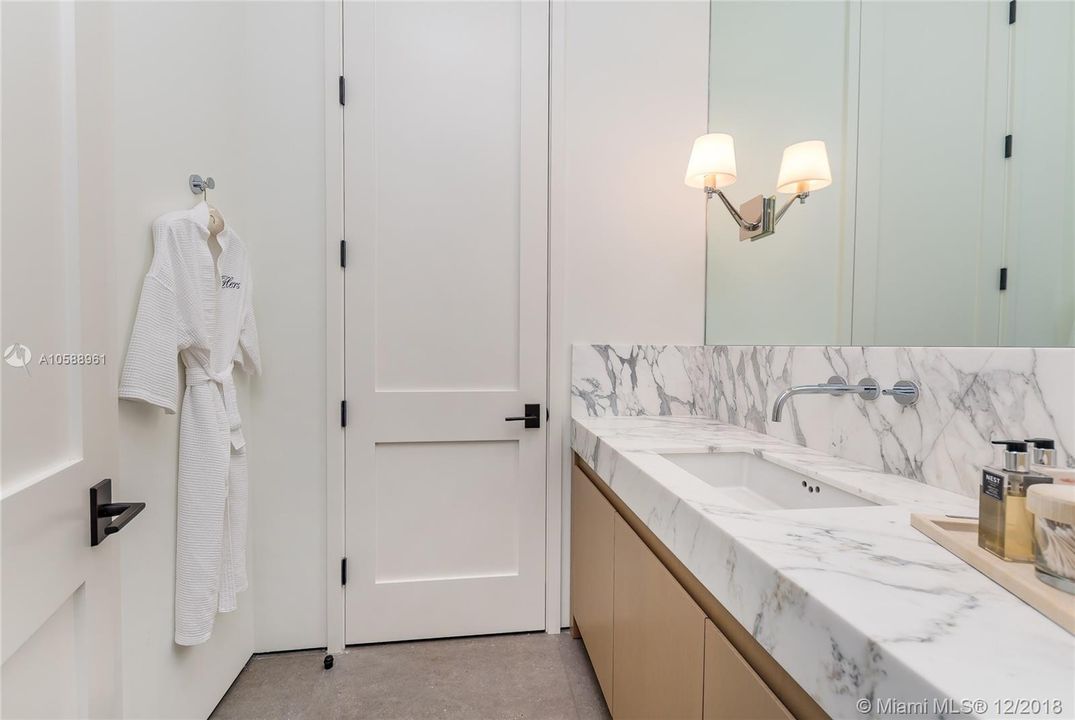 Vendido Recientemente: $17,500,000 (6 camas, 9 baños, 0 Pies cuadrados)