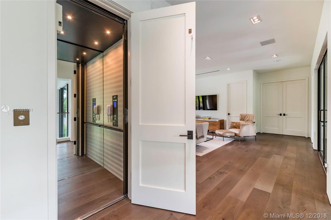 Vendido Recientemente: $17,500,000 (6 camas, 9 baños, 0 Pies cuadrados)