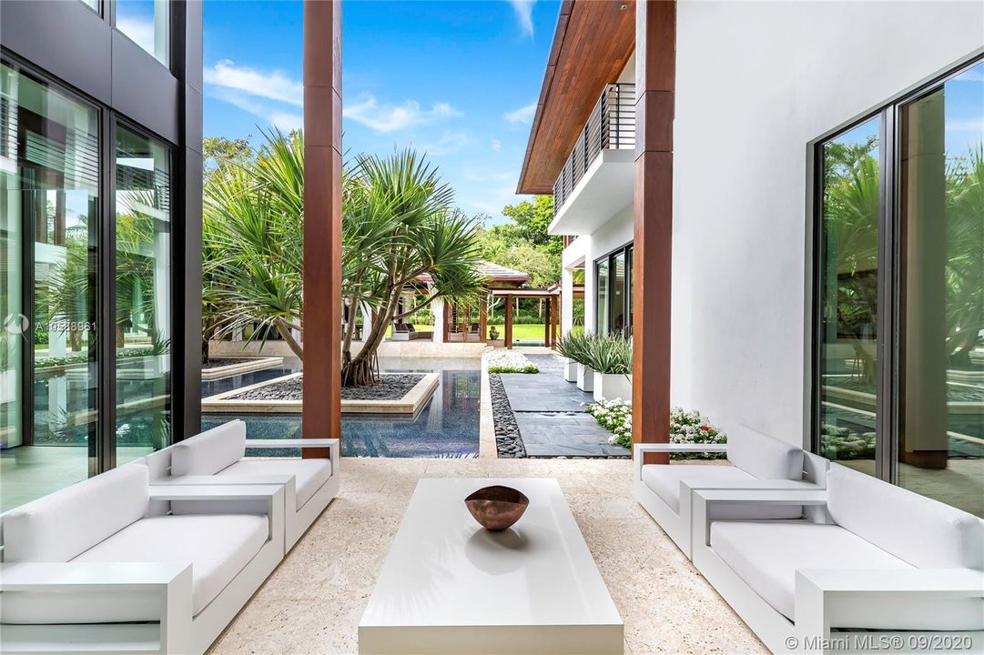 Vendido Recientemente: $17,500,000 (6 camas, 9 baños, 0 Pies cuadrados)