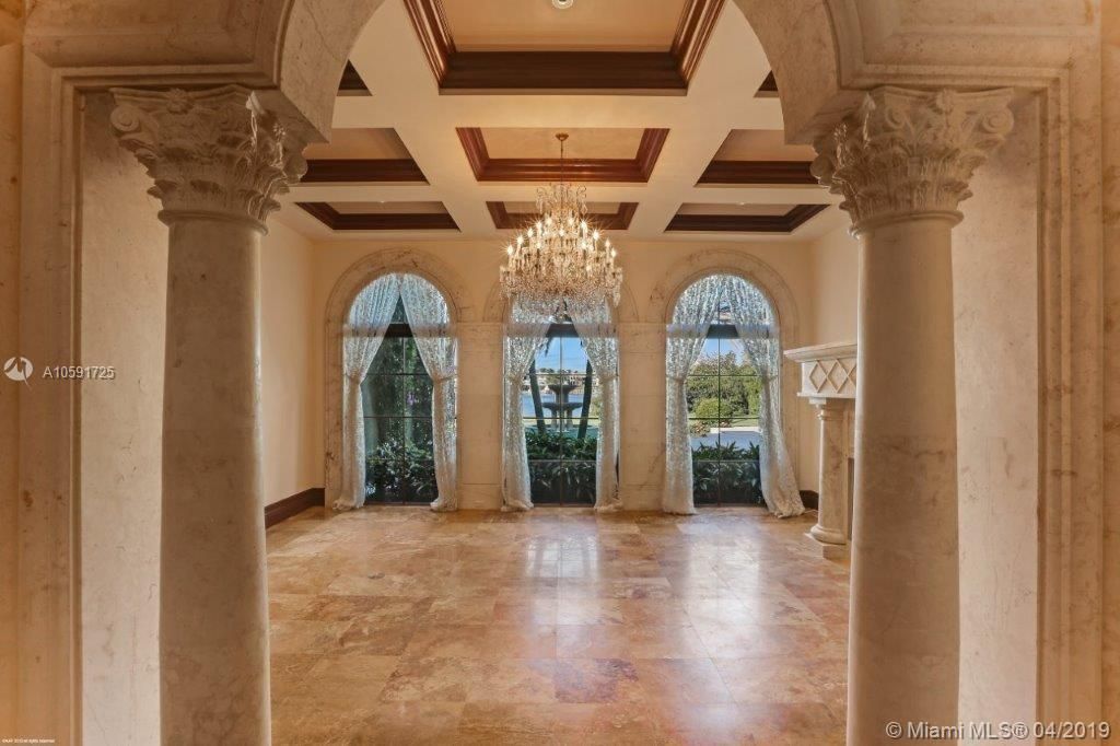 Recently Sold: $8,750,000 (6 beds, 6 baths, 8217 Square Feet)