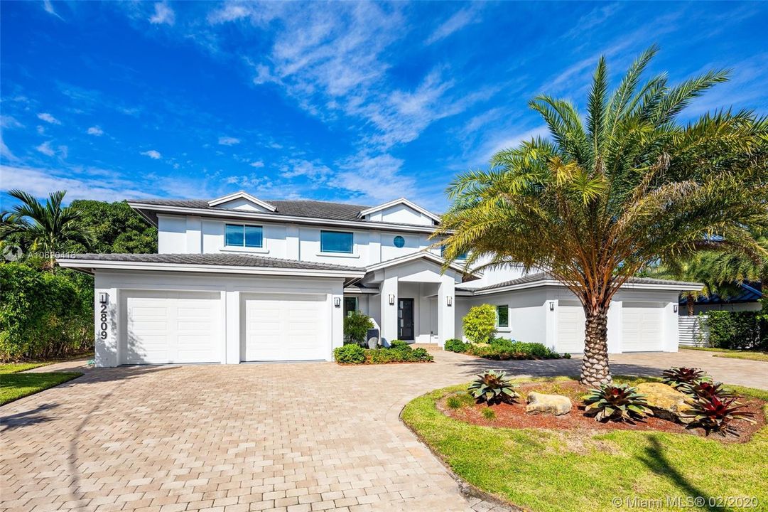 Vendido Recientemente: $3,495,000 (6 camas, 7 baños, 7088 Pies cuadrados)