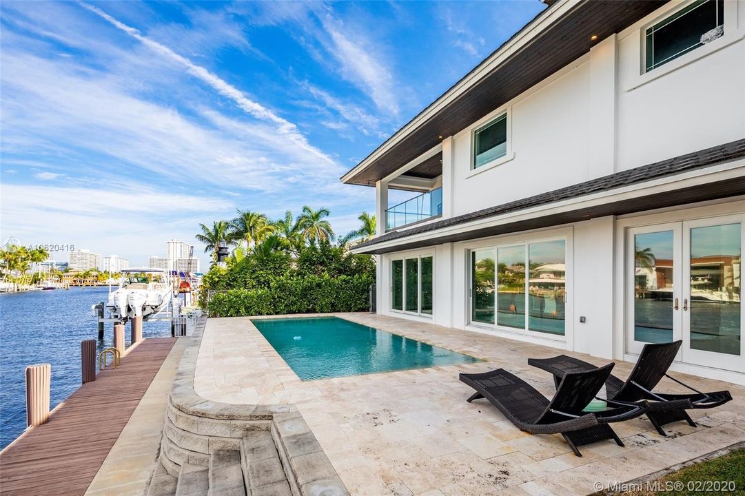 Vendido Recientemente: $3,495,000 (6 camas, 7 baños, 7088 Pies cuadrados)