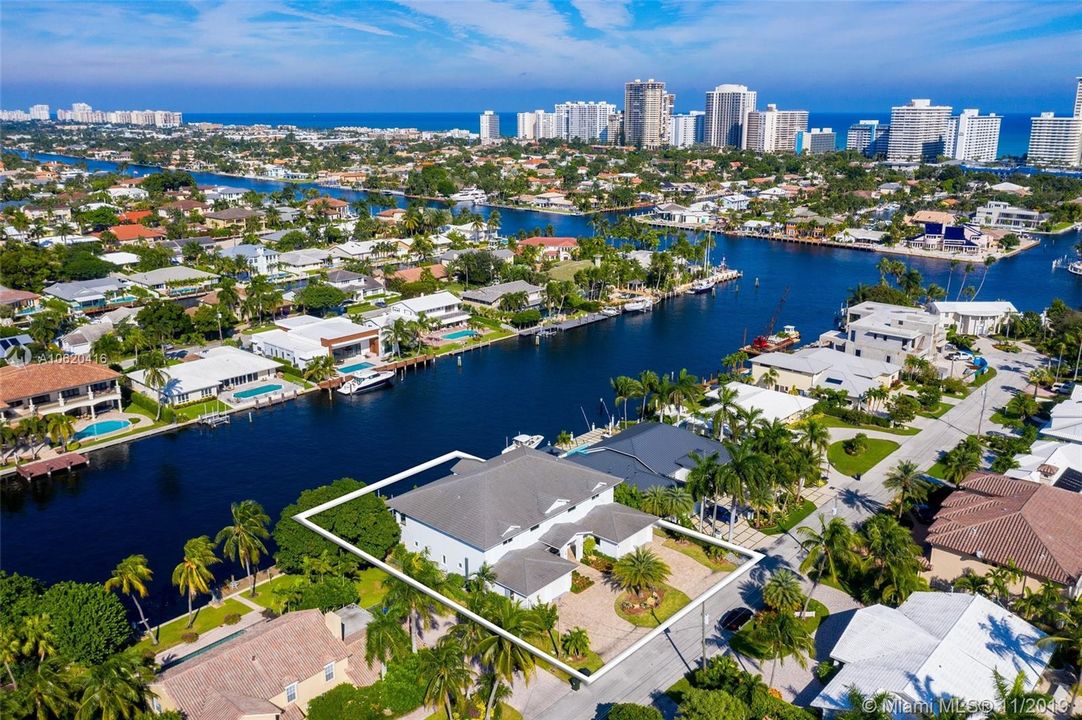 Vendido Recientemente: $3,495,000 (6 camas, 7 baños, 7088 Pies cuadrados)