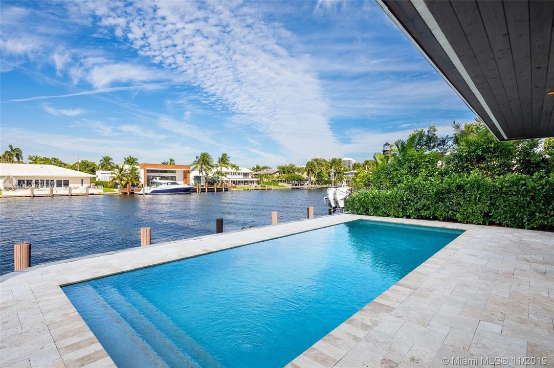 Vendido Recientemente: $3,495,000 (6 camas, 7 baños, 7088 Pies cuadrados)