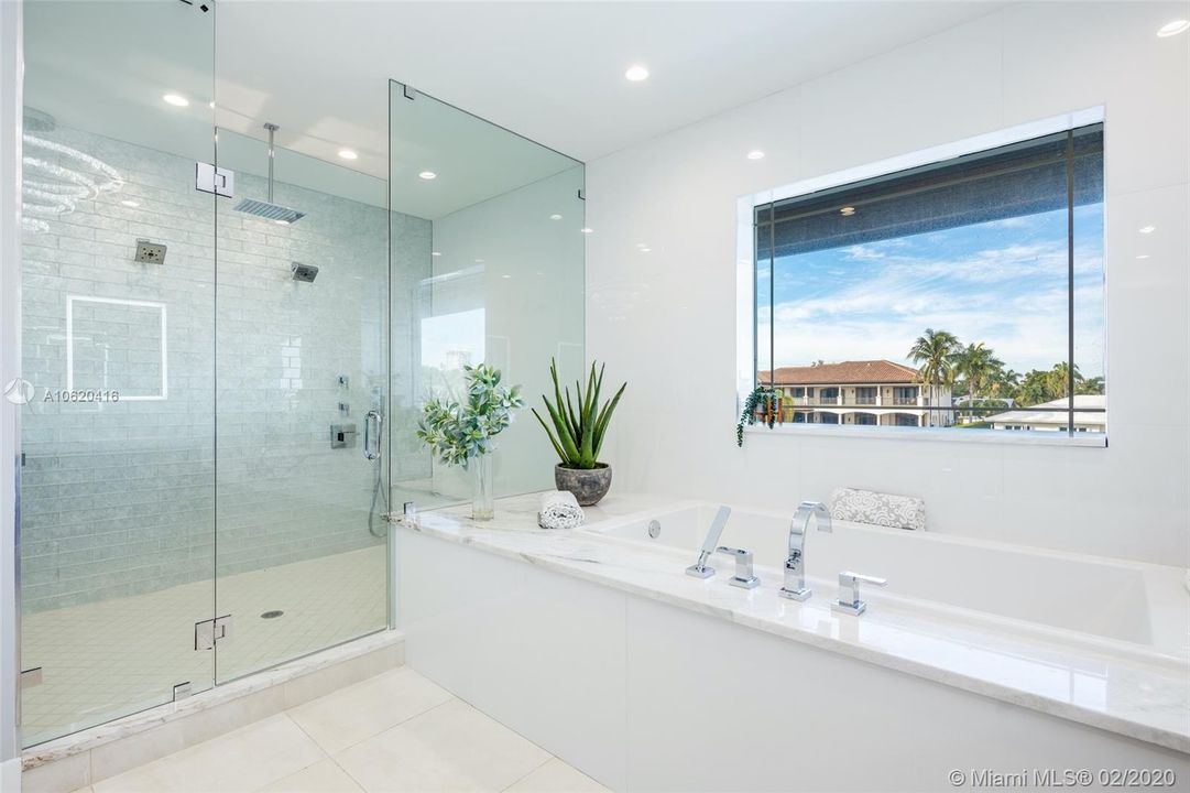 Vendido Recientemente: $3,495,000 (6 camas, 7 baños, 7088 Pies cuadrados)