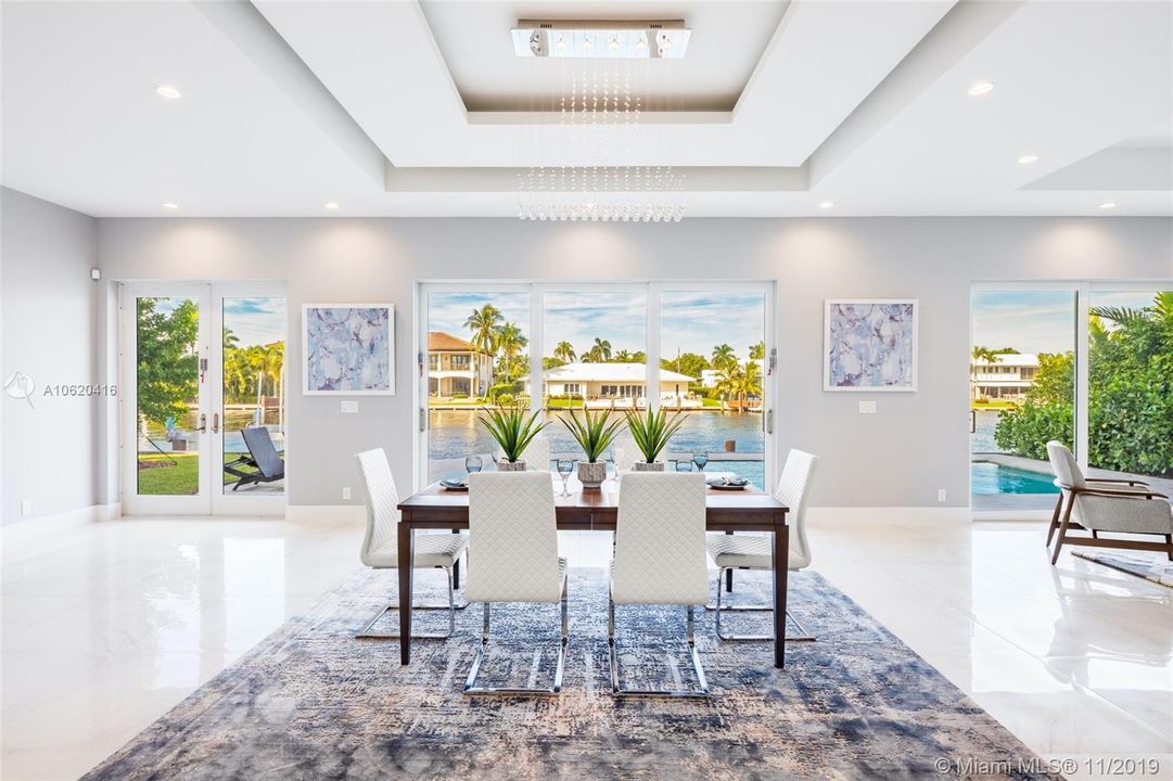 Vendido Recientemente: $3,495,000 (6 camas, 7 baños, 7088 Pies cuadrados)