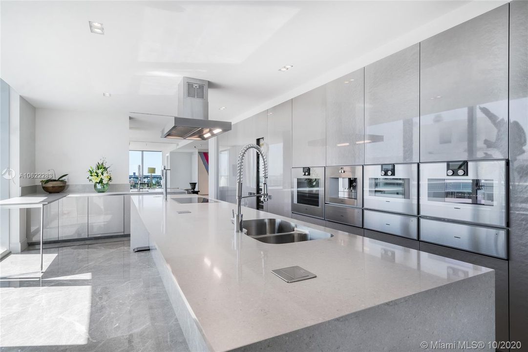 Recently Sold: $16,500,000 (4 beds, 5 baths, 5885 Square Feet)