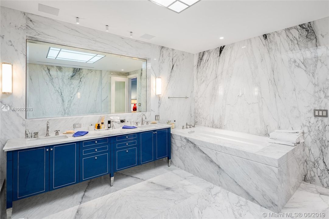 Recently Sold: $16,500,000 (4 beds, 5 baths, 5885 Square Feet)
