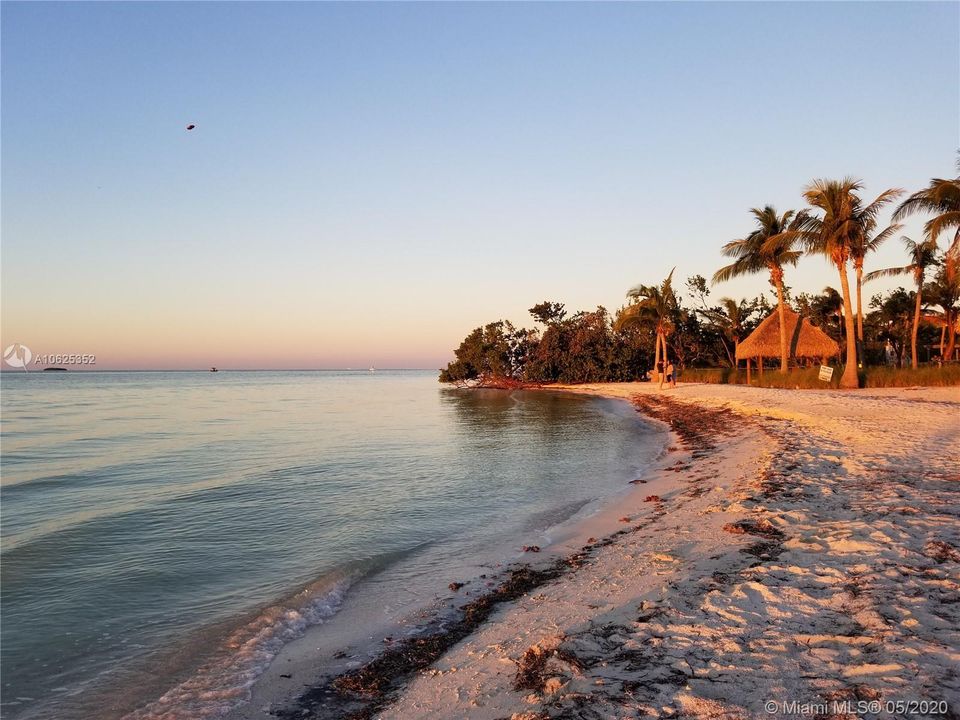 Vendido Recientemente: $375,000 (0.12 acres)