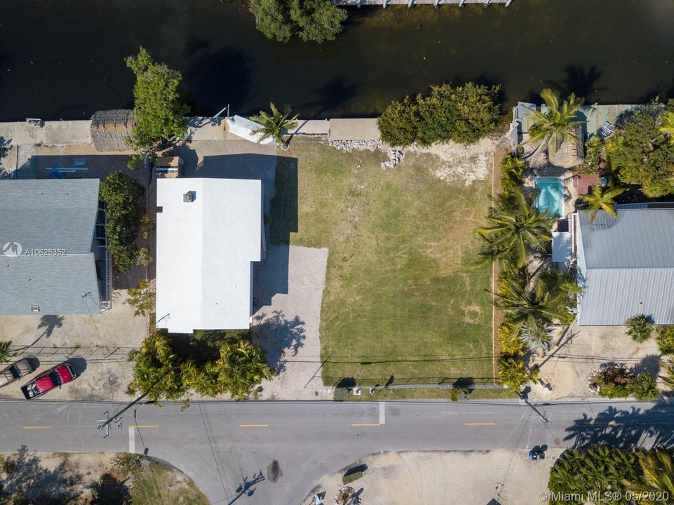 Vendido Recientemente: $375,000 (0.12 acres)