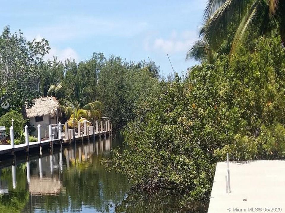Vendido Recientemente: $375,000 (0.12 acres)