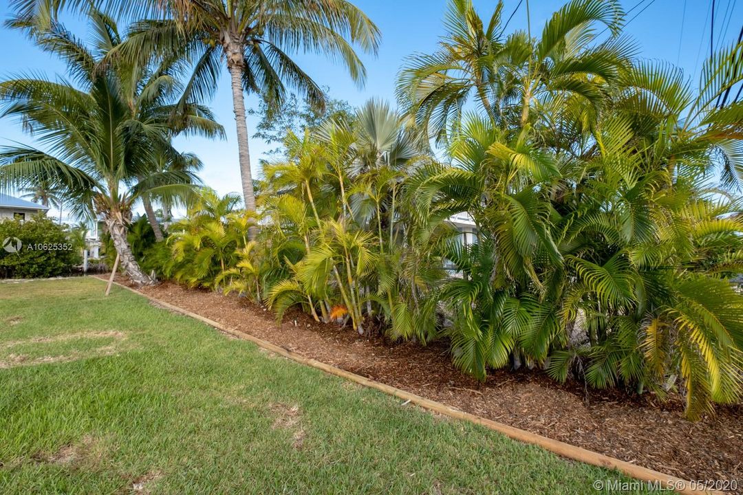 Vendido Recientemente: $375,000 (0.12 acres)