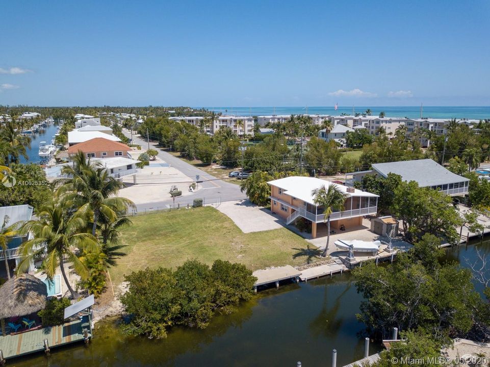 Vendido Recientemente: $375,000 (0.12 acres)