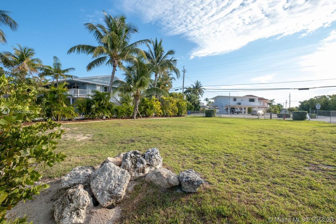Vendido Recientemente: $375,000 (0.12 acres)