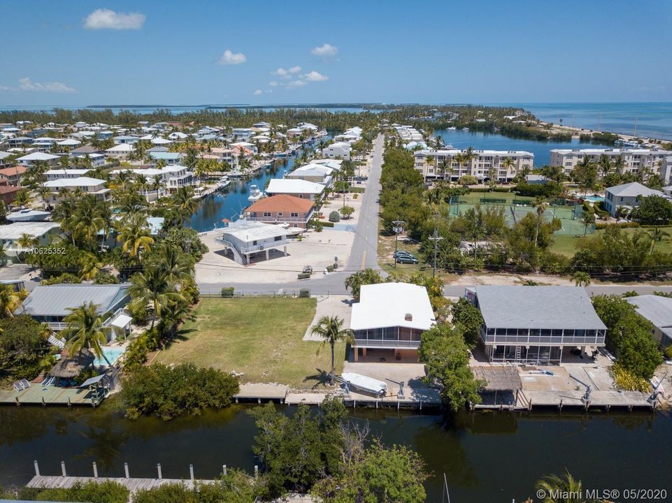 Vendido Recientemente: $375,000 (0.12 acres)