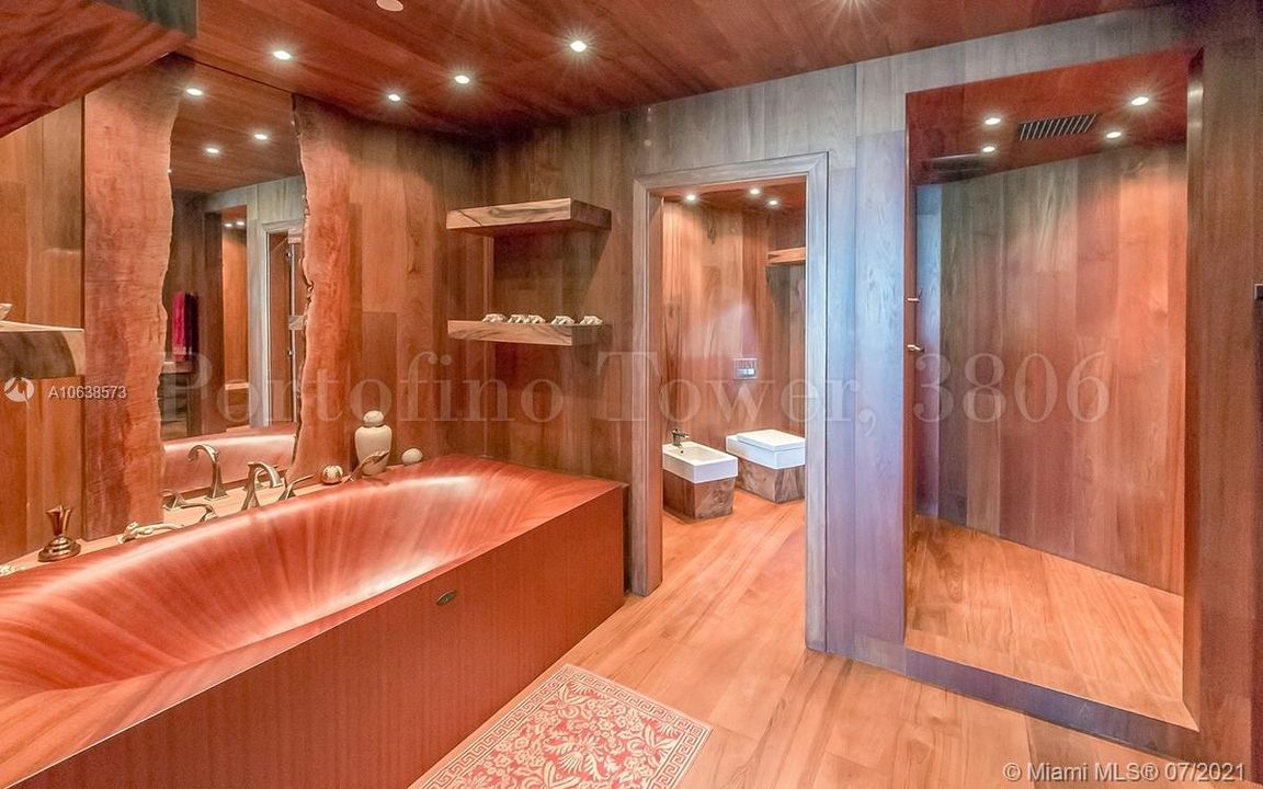 最近售出: $1,945,000 (2 贝兹, 2 浴室, 1960 平方英尺)