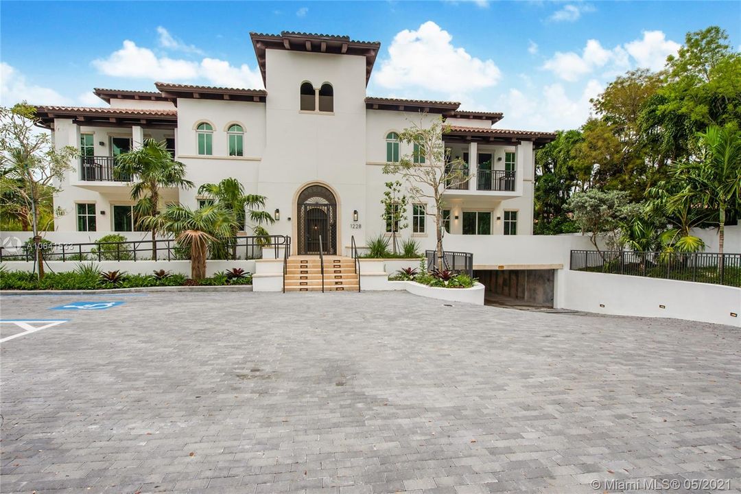 Recently Sold: $2,442,572 (4 beds, 4 baths, 2685 Square Feet)