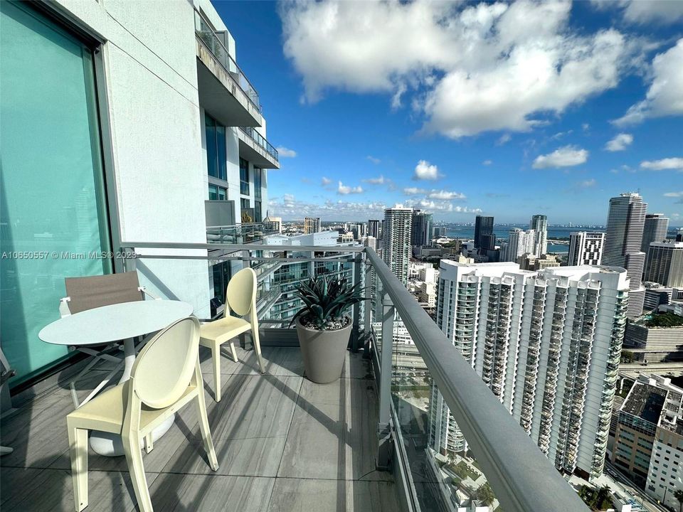 Recently Sold: $1,590,000 (3 beds, 3 baths, 2107 Square Feet)