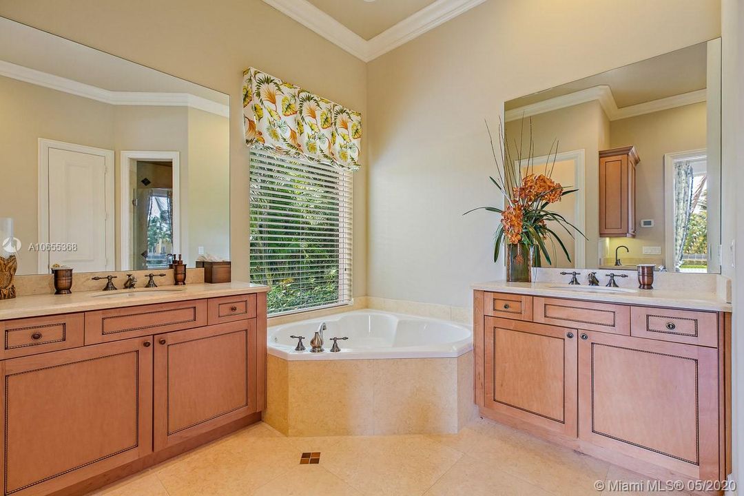 Guest Suite Bath
