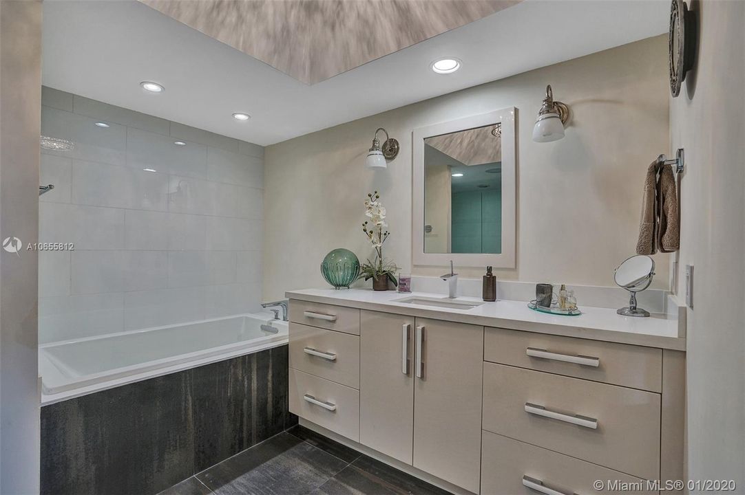 Recently Sold: $1,100,000 (3 beds, 3 baths, 2605 Square Feet)