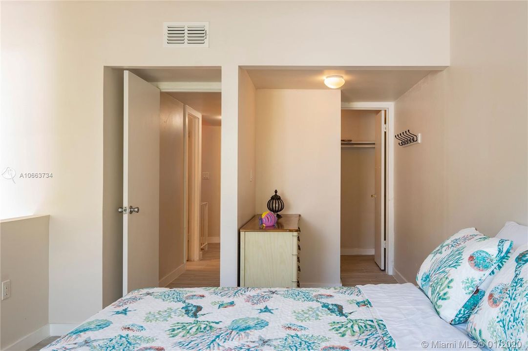 2nd bedroom with cozy walk in closet, and lots of natural light.